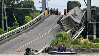 انهيار الجسر في الإكوادور