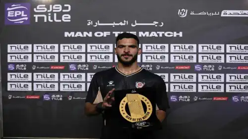 حامد حمدان يتوج بجائزة رجل المباراة أمام الأهلي