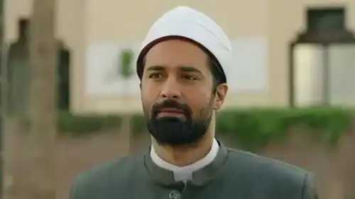 أحمد حاتم في مشهد من فيلم المنبر