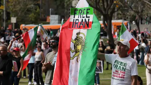 إيرانيون داعمون للاحتجاجات في بلادهم