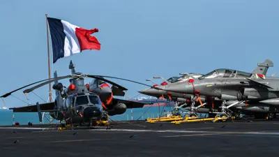 طائرات رافال على حاملة الطائرات الفرنسية شارل ديغول 