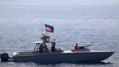 زورق حربي إيراني