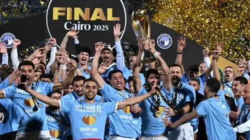 بيراميدز بطل دوري أفريقيا الموسم الماضي