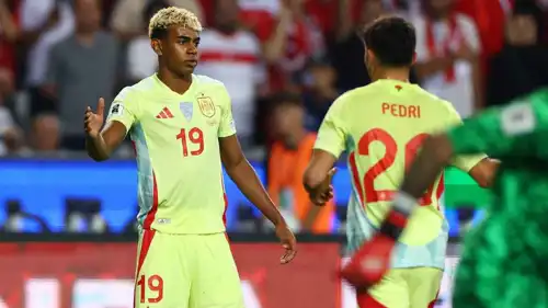 لامين يامال نجم منتخب إسبانيا