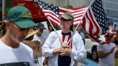 من الاحتجاجات ضد ترامب وماسك في ميامي