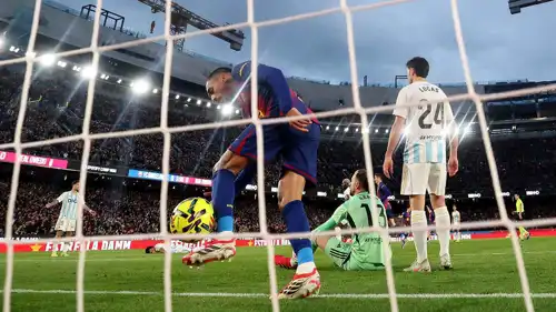 رافينيا أحد نجوم مباراة برشلونة ضد ريال أوفييدو