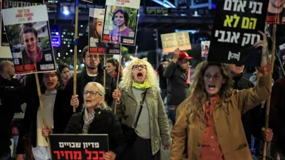 إسرائيليون يطالبون بصفقة لإطلاق الرهائن