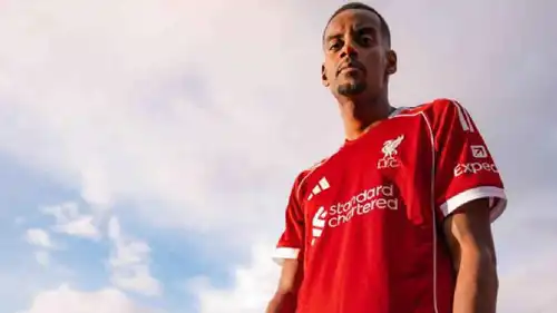 السويدي ألكسندر إيزاك نجم ليفربول الجديد