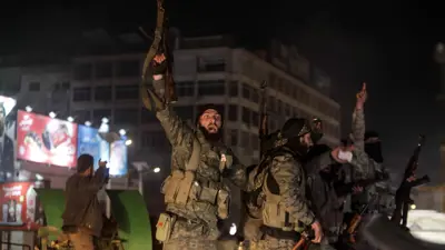 مقاتلو الفصائل المسلحة في مدينة حماة