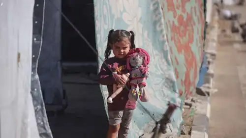 طفلة فلسطينية نازحة في غزة