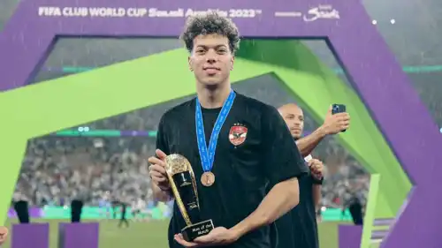 إمام عاشور نجم الأهلي المصري