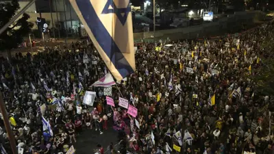 متظاهرون ضد حكومة نتنياهو يطالبون بالإفراج عن الرهائن