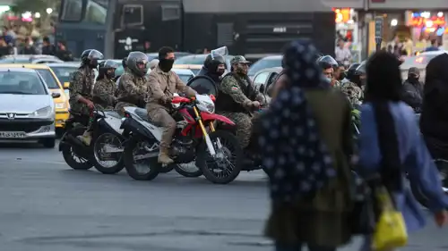 عناصر من شرطة مكافحة الشغب في طهران