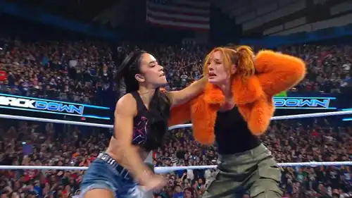 من نزال بيكي لينش وإيه جيه لي