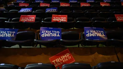 لوحات تحمل اسم ترامب