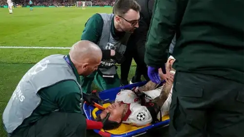 إصابة نوا لانغ في ملعب أنفيلد