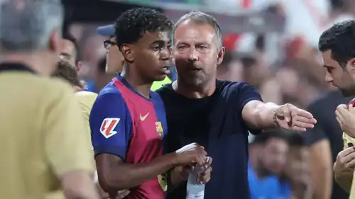 هانزي فليك يوجه لامين يامال