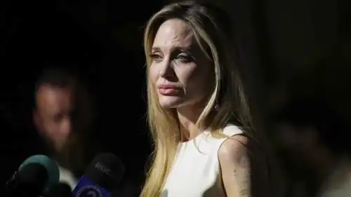 أنجلينا جولي تزور خيرسون في أوكرانيا