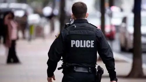 عنصر من الشرطة الأمريكية 