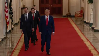 دونالد ترامب ومسؤولون بإدارته