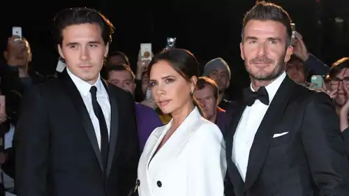 بروكلين بيكهام مع والديه