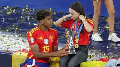 يامال وصديقته أليكس باديلا في يورو 2024