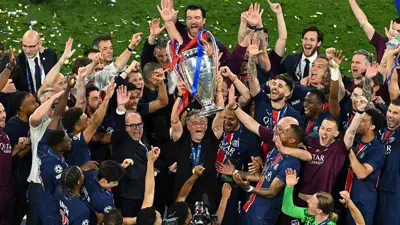 لاعبو باريس سان جيرمان يحتفلون بلقب دوري أبطال أوروبا