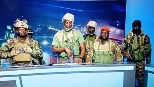 لجنة إعادة التأسيس أثناء بث خطابها على التلفاز بعد محاولة الانقلاب