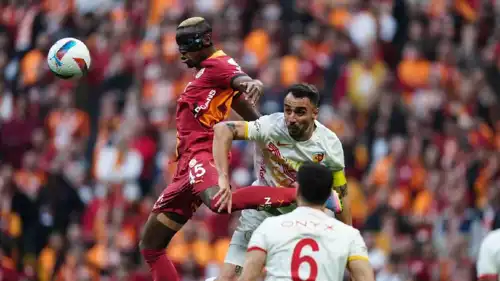 أوسيمين خلال مباراة في الدوري التركي هذا الموسم