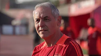 مارسيل كولر يتابع تدريبات فريق الأهلي المصري