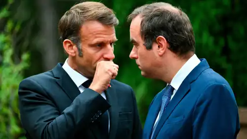 ماكرون وليكورنو