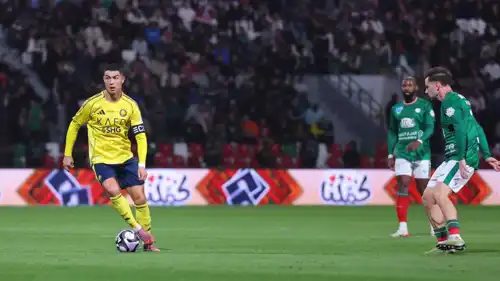 من مباراة النصر والاتفاق في دوري روشن