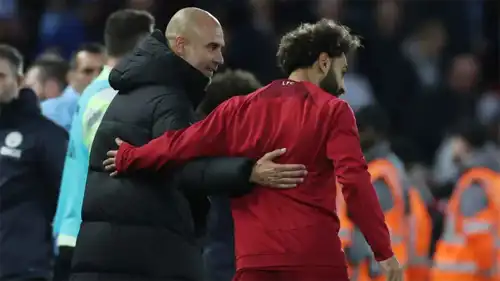 بيب غوارديولا مع محمد صلاح