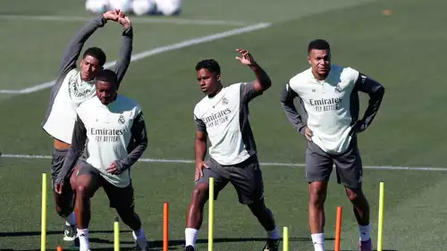 إندريك يتدرب مع زملائه في ريال مدريد