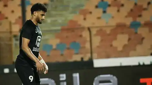 أسامة فيصل لحظة تسديد ركلة الجزاء في شباك الزمالك