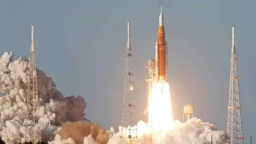 لحظة انطلاق مهمة "أرتميس 2" نحو مدار القمر