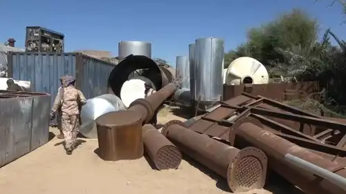 عنصر من القوات الجنوبية خلال مداهمة المزرعة