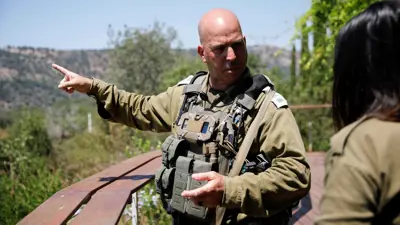 ضابط إسرائيلي على الحدود مع لبنان
