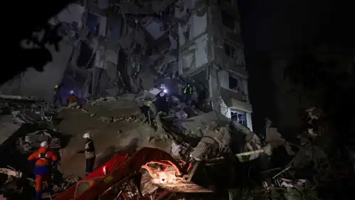 بحث عن مفقودين تحت الأنقاض ببيروت جراء الغارات الإسرائيلية