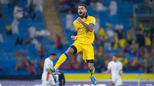 احتفال لاعب التعاون بالصدارة