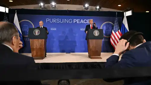 الرئيسان الأمريكي ترامب والروسي بوتين خلال قمة ألاسكا