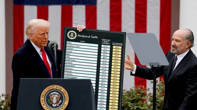 ترامب لدى إعلانه الرسوم الجمركية