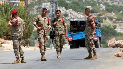 عناصر من الجيش اللبناني قرب منطقة حدودية