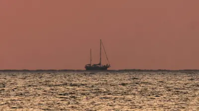 سفينة المساعدات "مادلين" وهي تقترب من ميناء أشدود جنوب إسرائيل