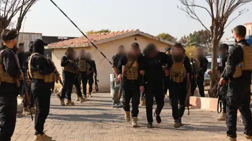 عناصر من الداخلية السورية في عملية أمنية ضد "داعش"