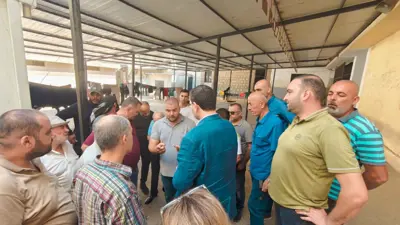 نازحون في مركز إيواء بعكار