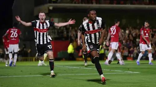 غريمسبي يقصي مانشستر يونايتد من كأس كاراباو