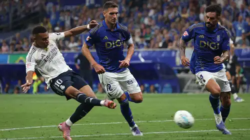 مبابي خلال مباراة فريقه أمام ريال أوفييدو