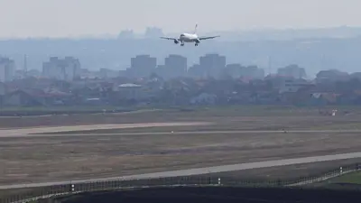 طائرة مدنية إيرانية تستعد للهبوط