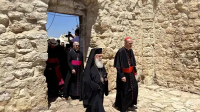 مسيحيون ببلدة الطيبة في الضفة الغربية